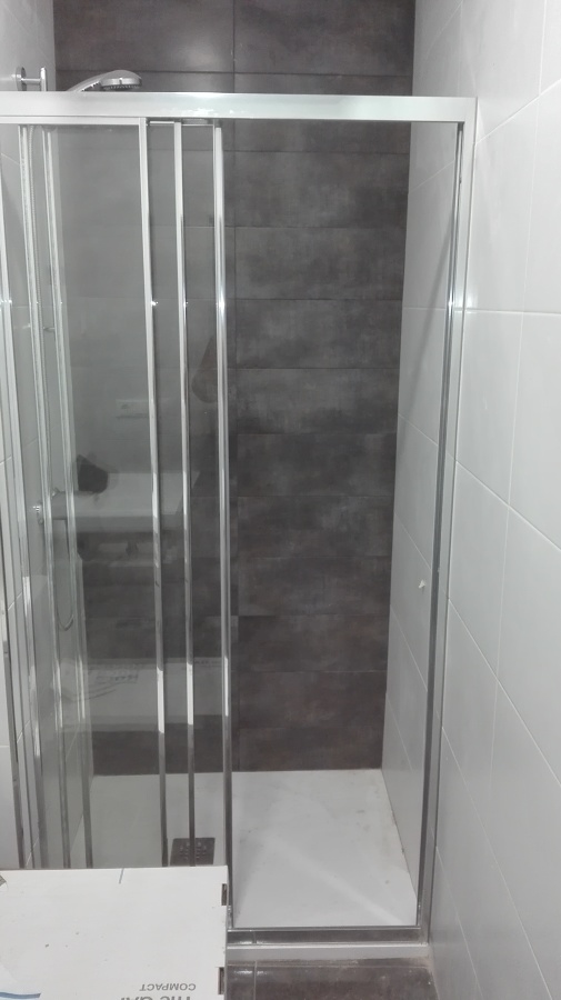 Mampara puerta corredera cristal antical acabado cromado