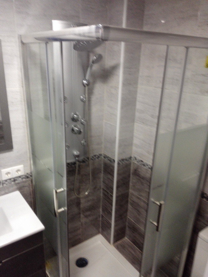 mampara y columna de ducha