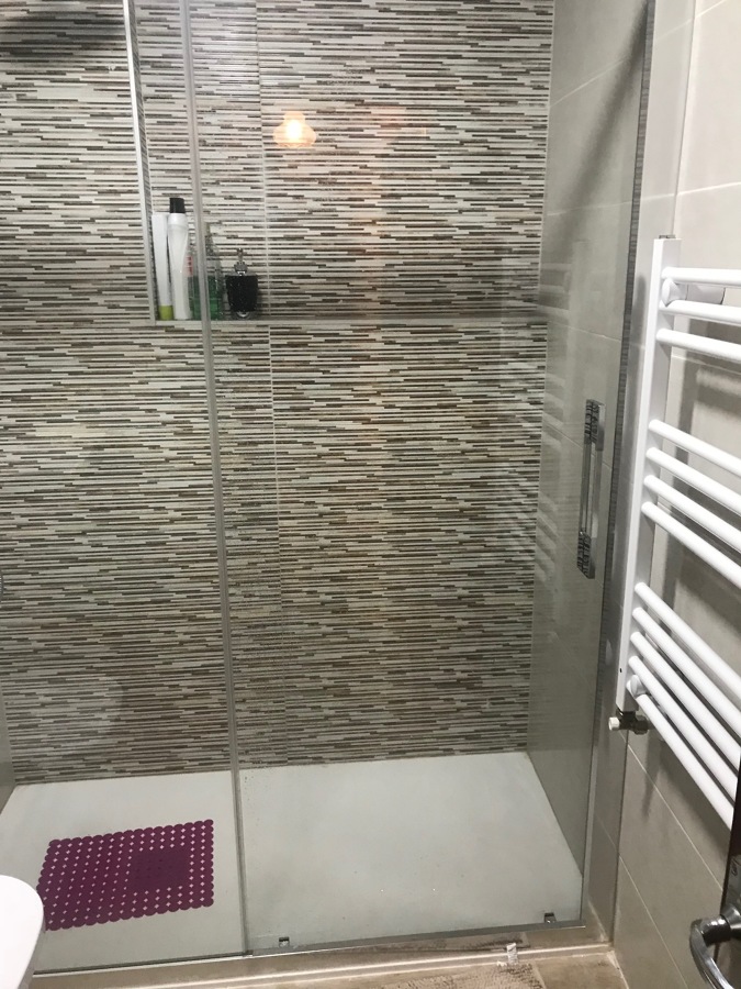 MAMPARA Y PLATO DE DUCHA