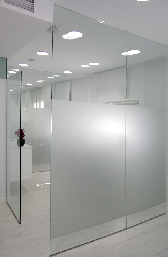 Mamparas divisorias entre gabinetes