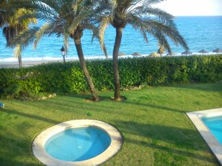 mantenimientos integrales: jardines,, piscinas, limpieza, conserjería...