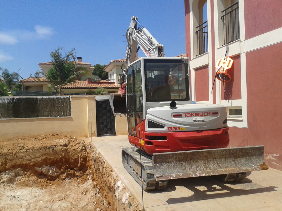 Maquina saliendo del vaso