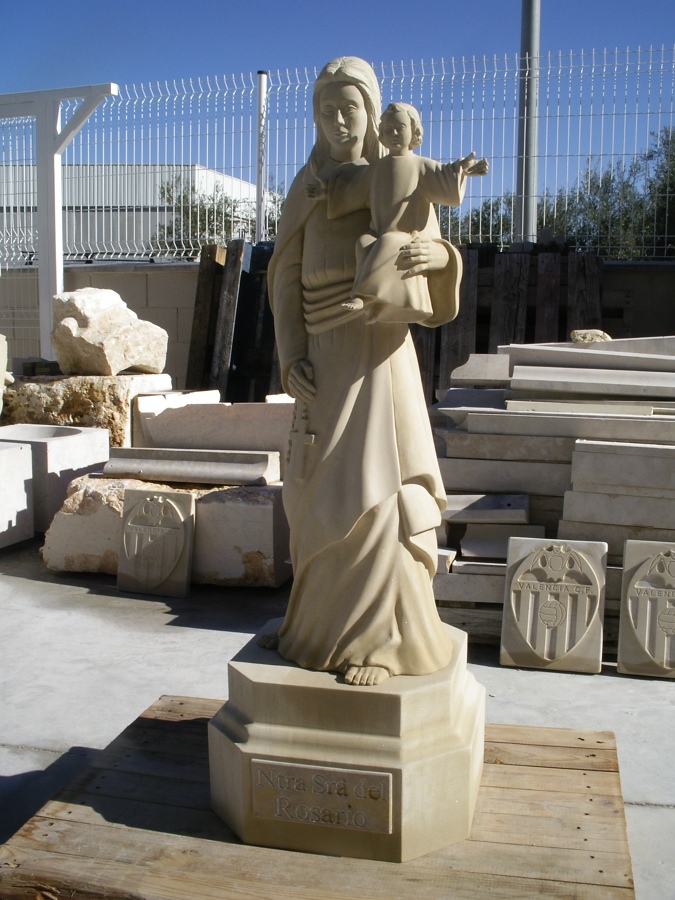 Mare de Deu del Rosari (escultura en piedra)