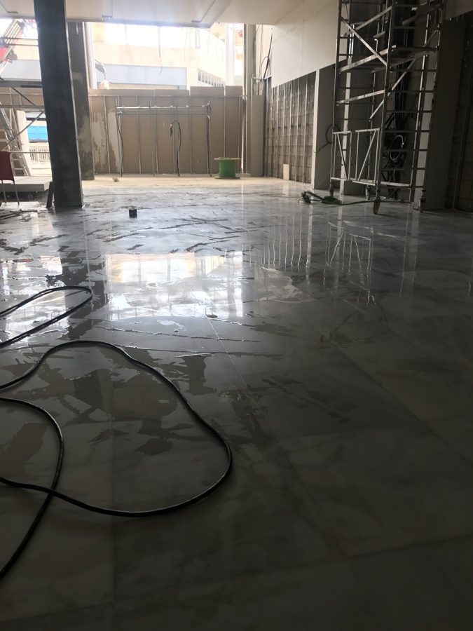 Marmol pulido en tienda punto roma los alisios