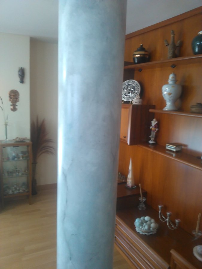 Marmoleado de columna de hormigón
