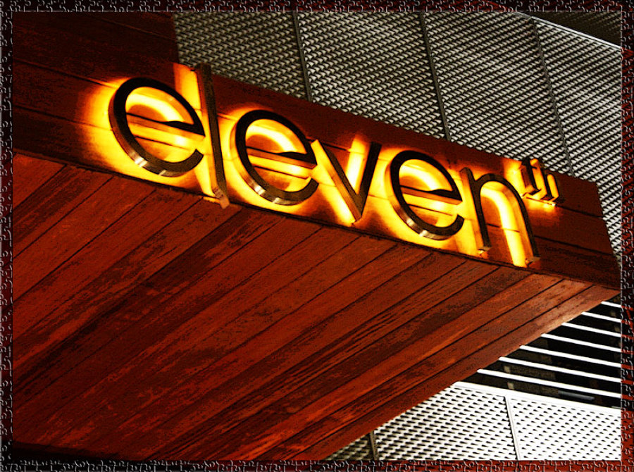 Marquesina de acceso a discoteca 