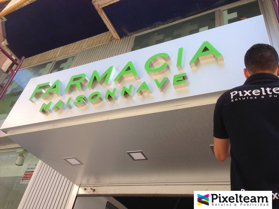 marquesina de composite iluminado