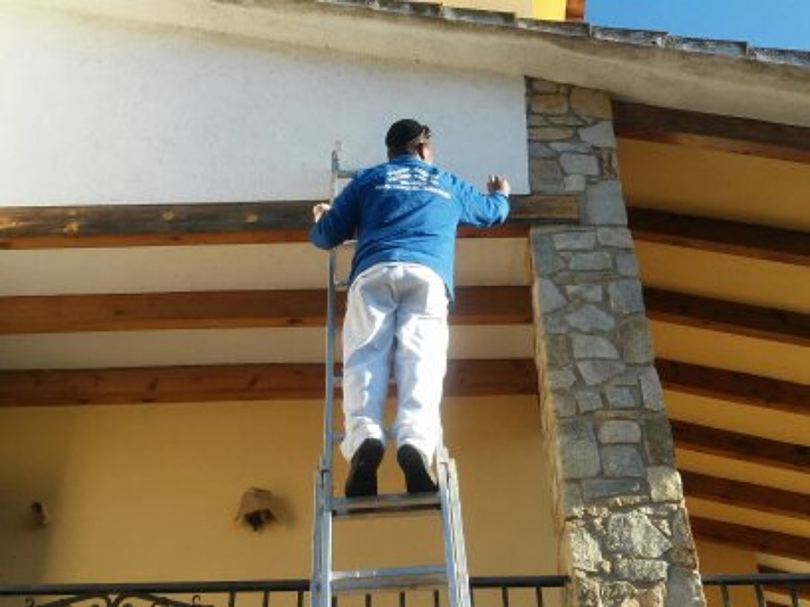 MASILLANDO ORIFICIO ENTRE PARED Y BIGA DE MADERA ¡