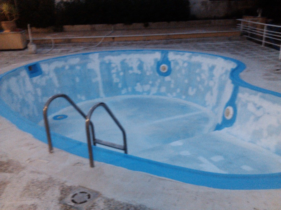 Masillando y sellando tras el lijado.