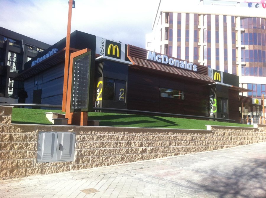 McDonald calle San Romualdo, Madrid