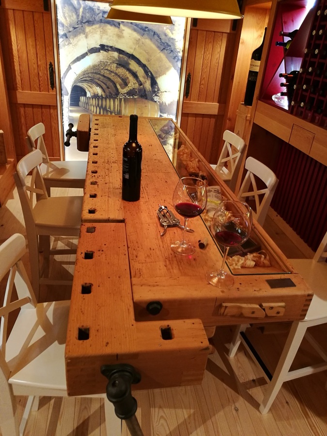 Mesa de cata de vinos