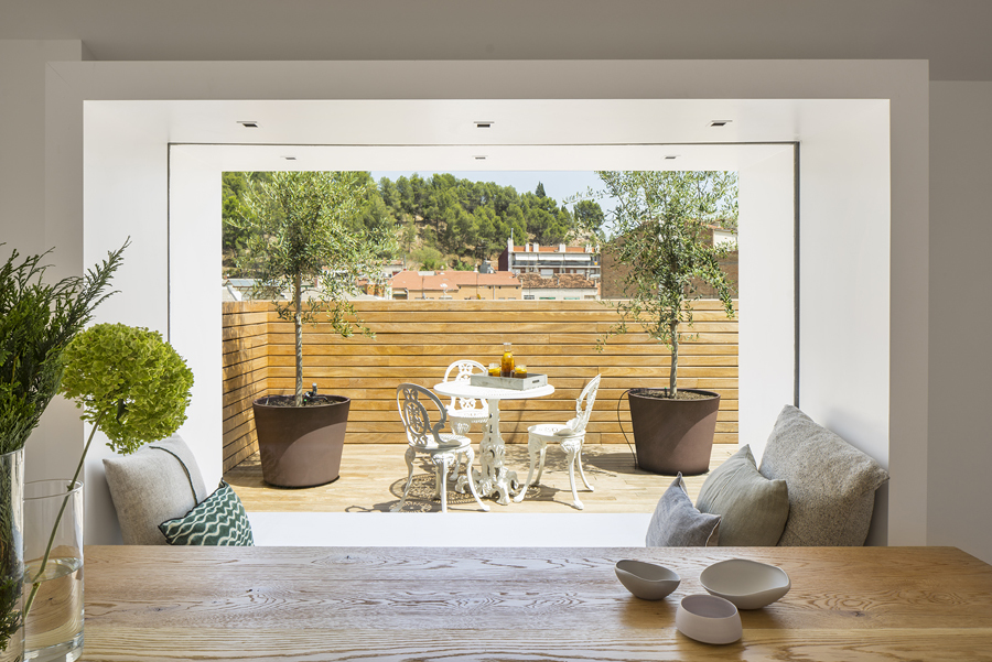 Mesa de cocina y terraza 