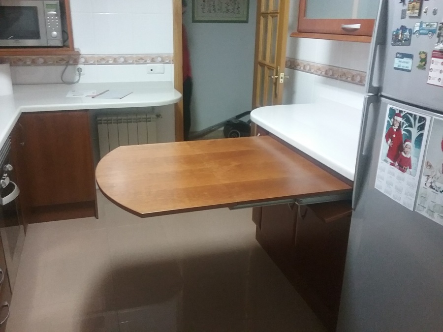 Mesa desplegada sin patas
