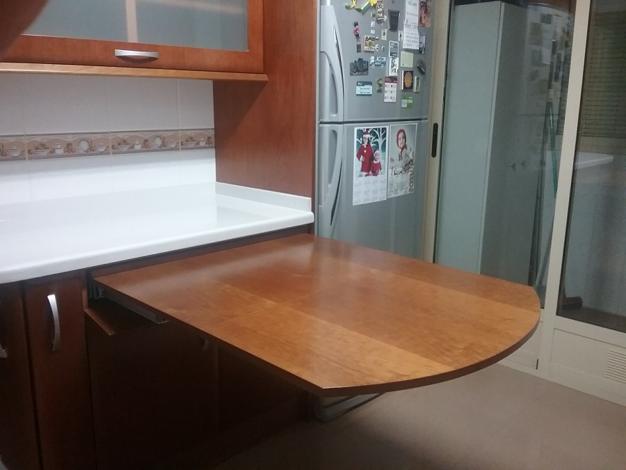 Mesa desplegada sin patas