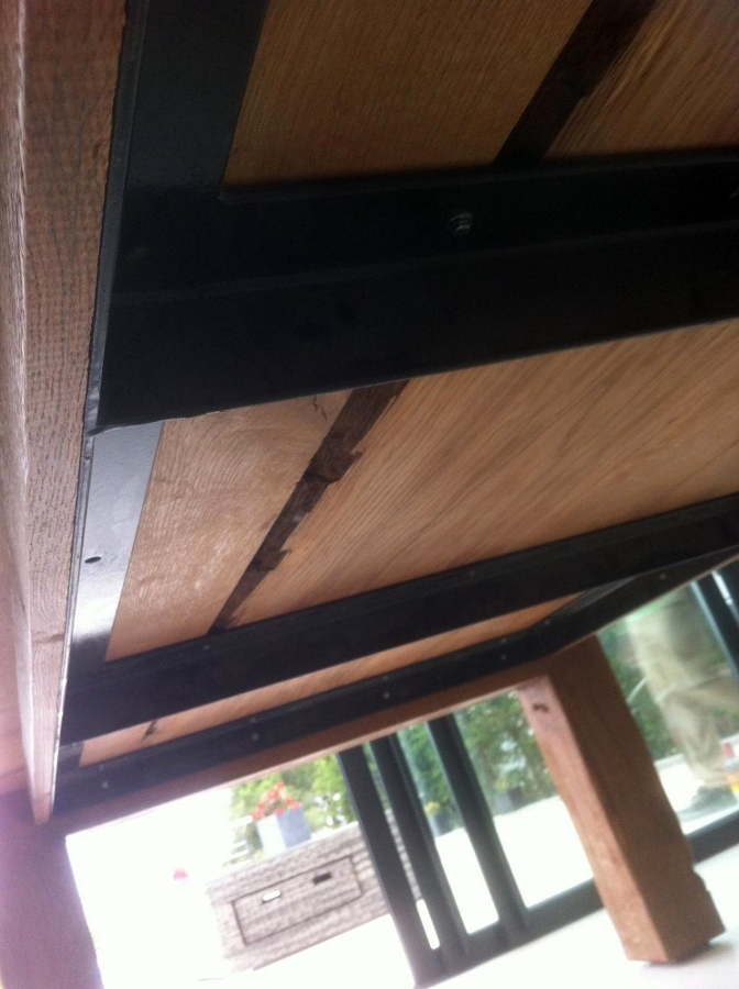 Mesa maciza en madera de roble