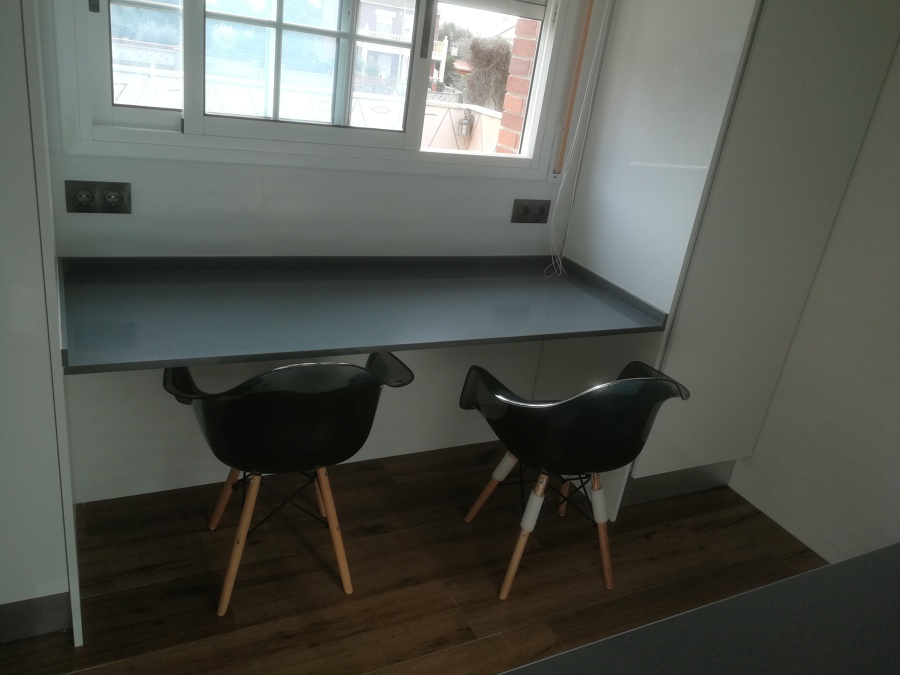 MESA SILESTONE DEBAJO VENTANA