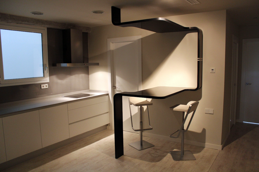 Mesa SInuosa diseño de Ideas Interiorismo