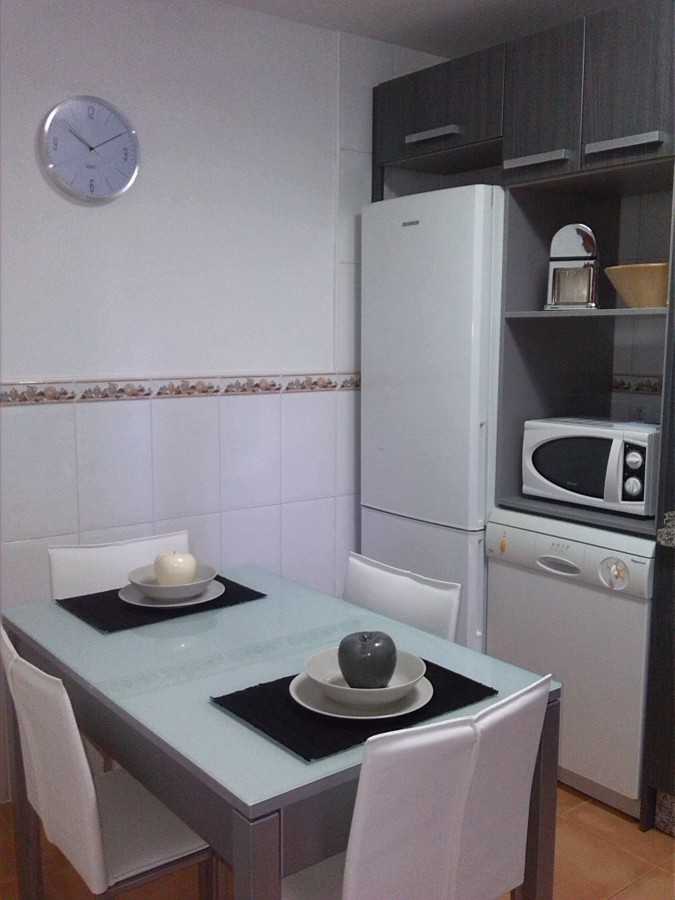 Mesa y sillas 2ª mano