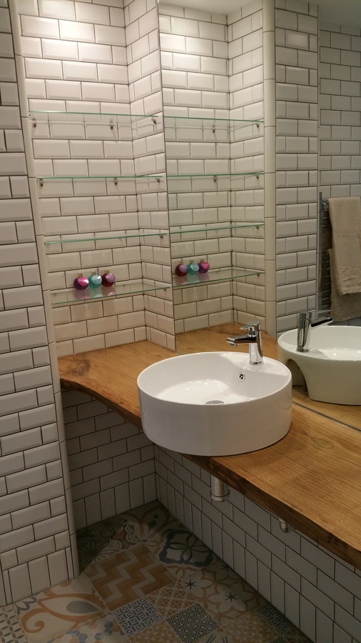 MESADO DE MADERA NATURAL DE UNA SOLA PIEZA