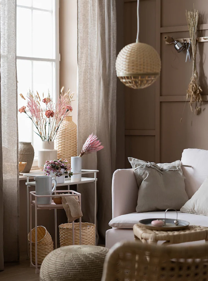 Mesas auxiliares de IKEA de interior y de exterior.