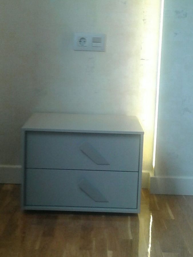 Mesilla lacada alto brillo