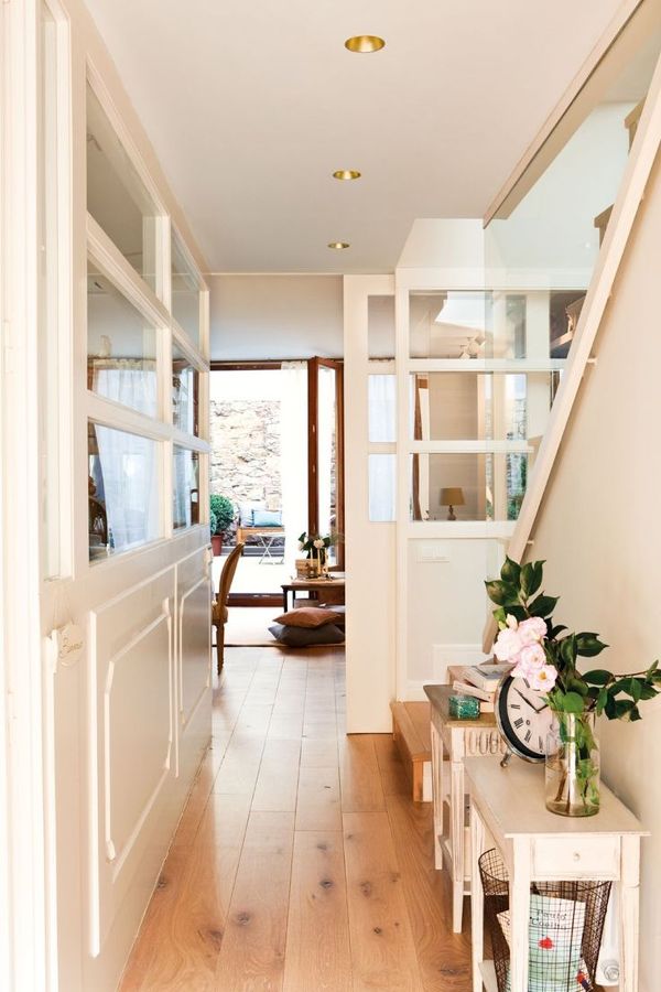 pasillo mezcla de comodidad y diseño