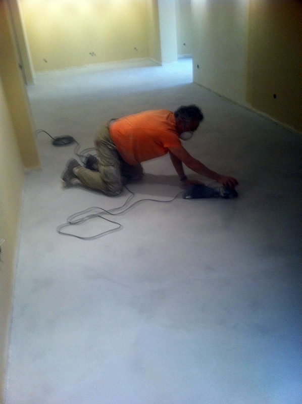 MICROCEMENTO EN SALON,COCINA,BAÑO Y SOTANO