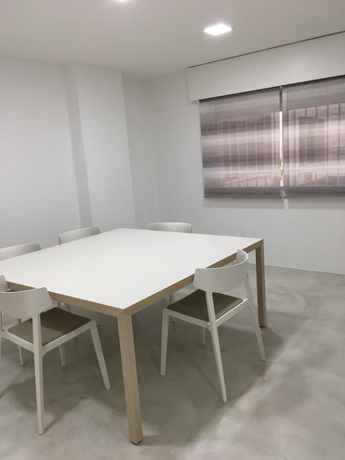 Microcemento en suelo de local comercial