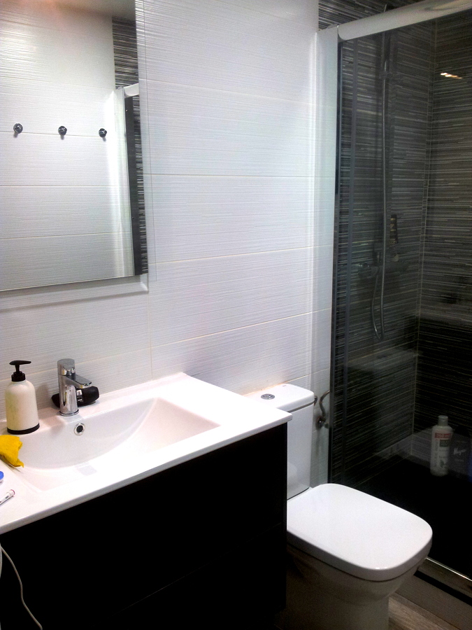 mobiliario a juego con alicatados