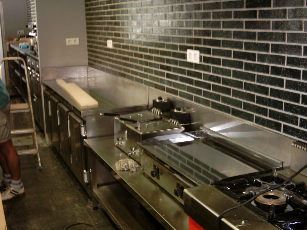 Mobiliario inox para bar.