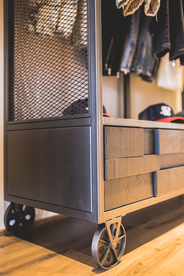 Mobiliario para Tienda de Ropa