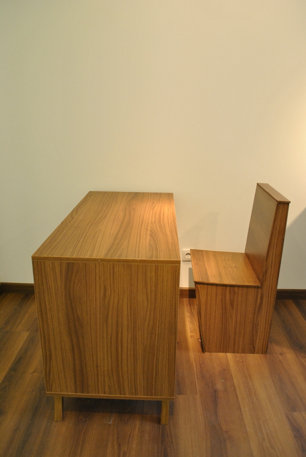 Mobiliario realizado con laminado suelo