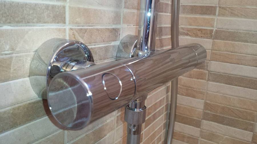 Mono mando grohe con barra de ducha tipo lluvia