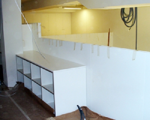 Montaje armario de oficinas y baranda panelada