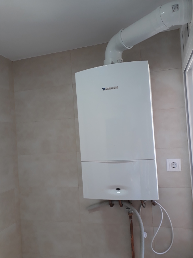 Montaje caldera de gas JUNKERS