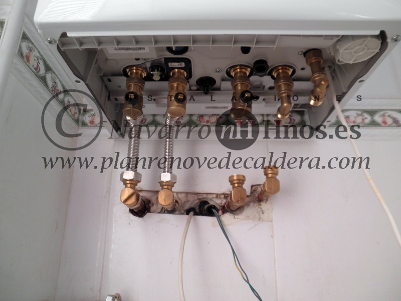 Montaje de Cambio de Caldera Saunier Duval Semia Condens F 25 en Valencia IV