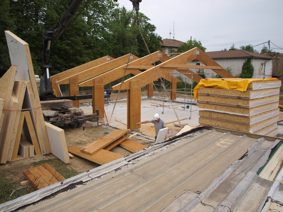 montaje de estructura de madera laminada