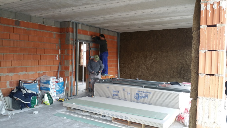 Montaje de montantes del cartón yeso