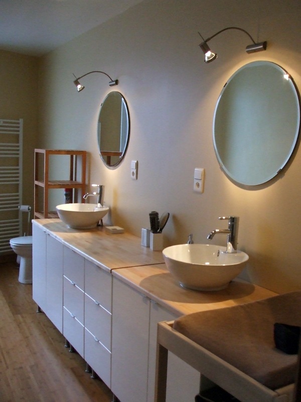 montaje de muebles de lavabo y dos senos