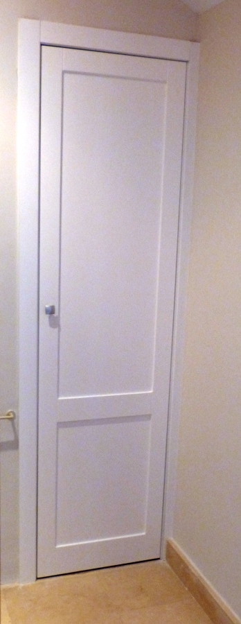 Montaje de puerta de armario.