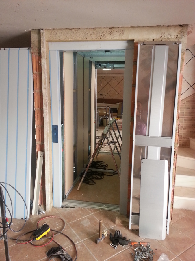 Montaje de puertas de cabina