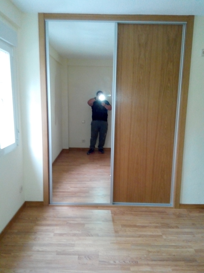 Montaje de tarima y armario empotrado