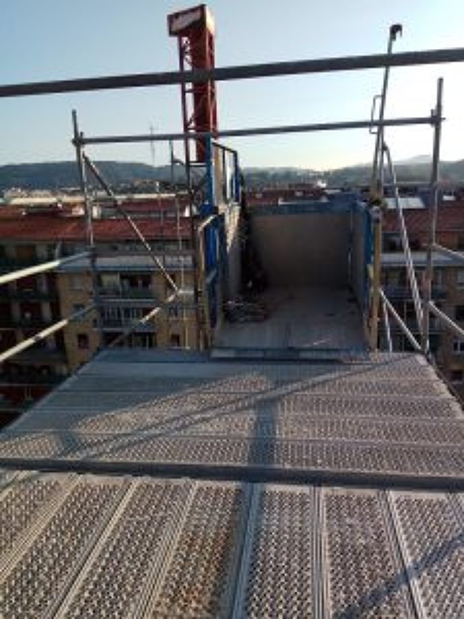 montaje de torre auxiliar de montacargas