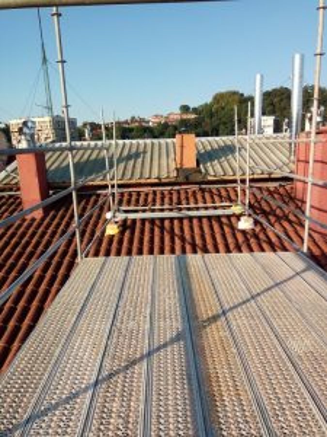 montaje de torre auxiliar de montacargas