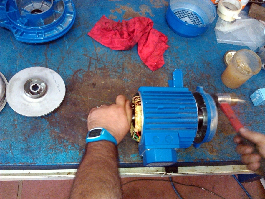 Montando tapas de motor.