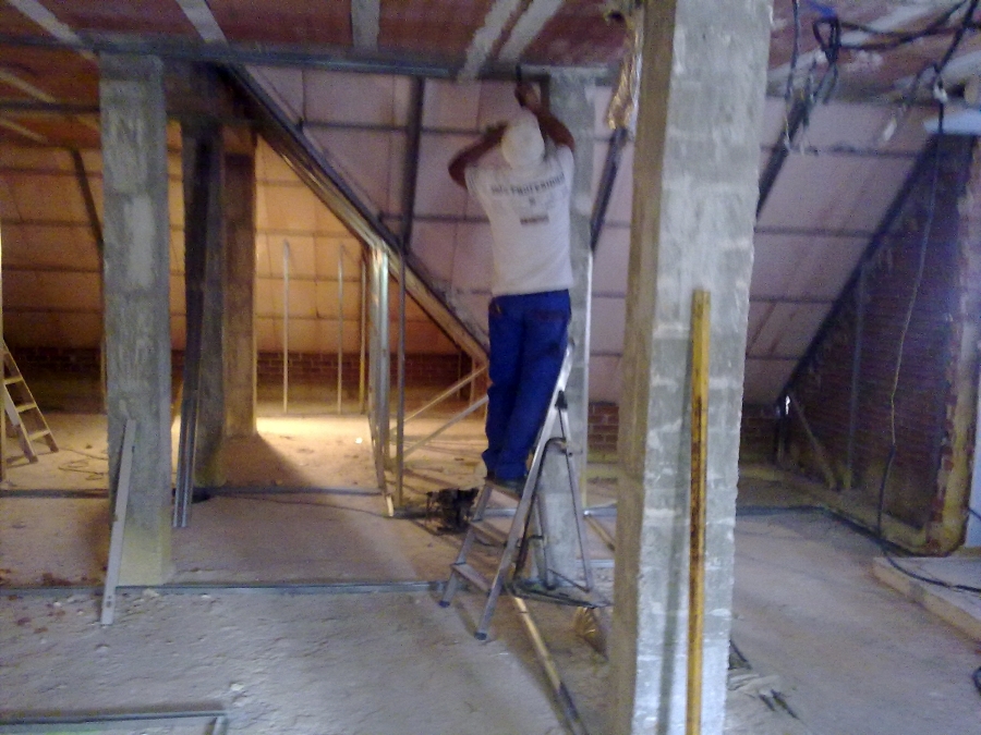 Montantes de placas de yeso laminado