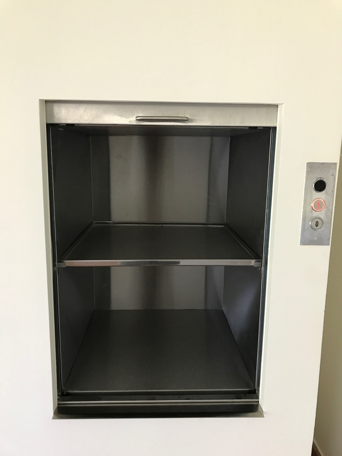 Montaplatos salón. Planta baja