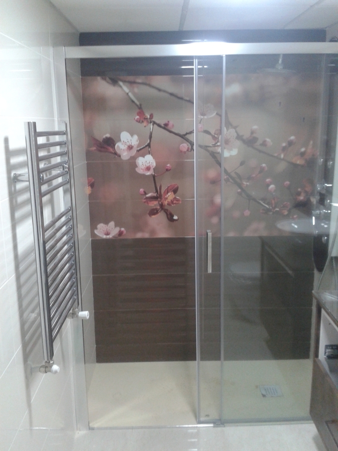 mosaico en el fondo de la ducha