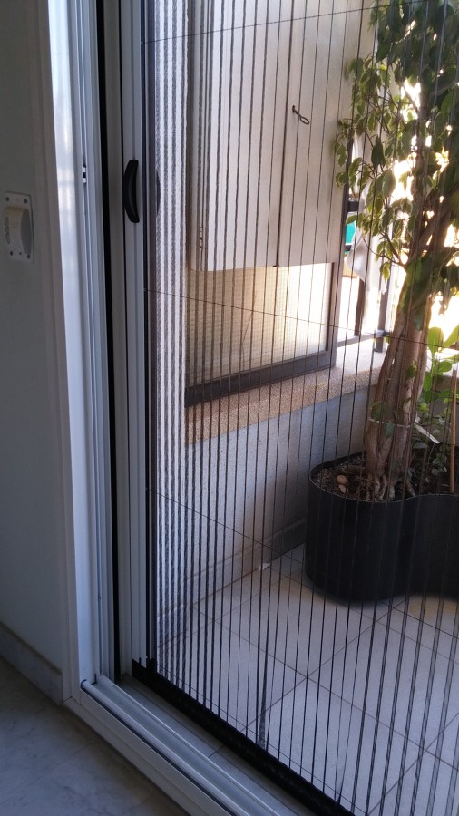 Mosquitera plisada de oruga