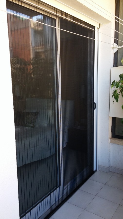 Mosquitera plisada de oruga